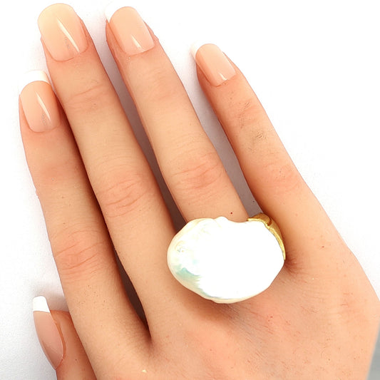 Yvel 18k Yellow Gold Satin Sea Baroque Freshwater Pearl Ring Size 6