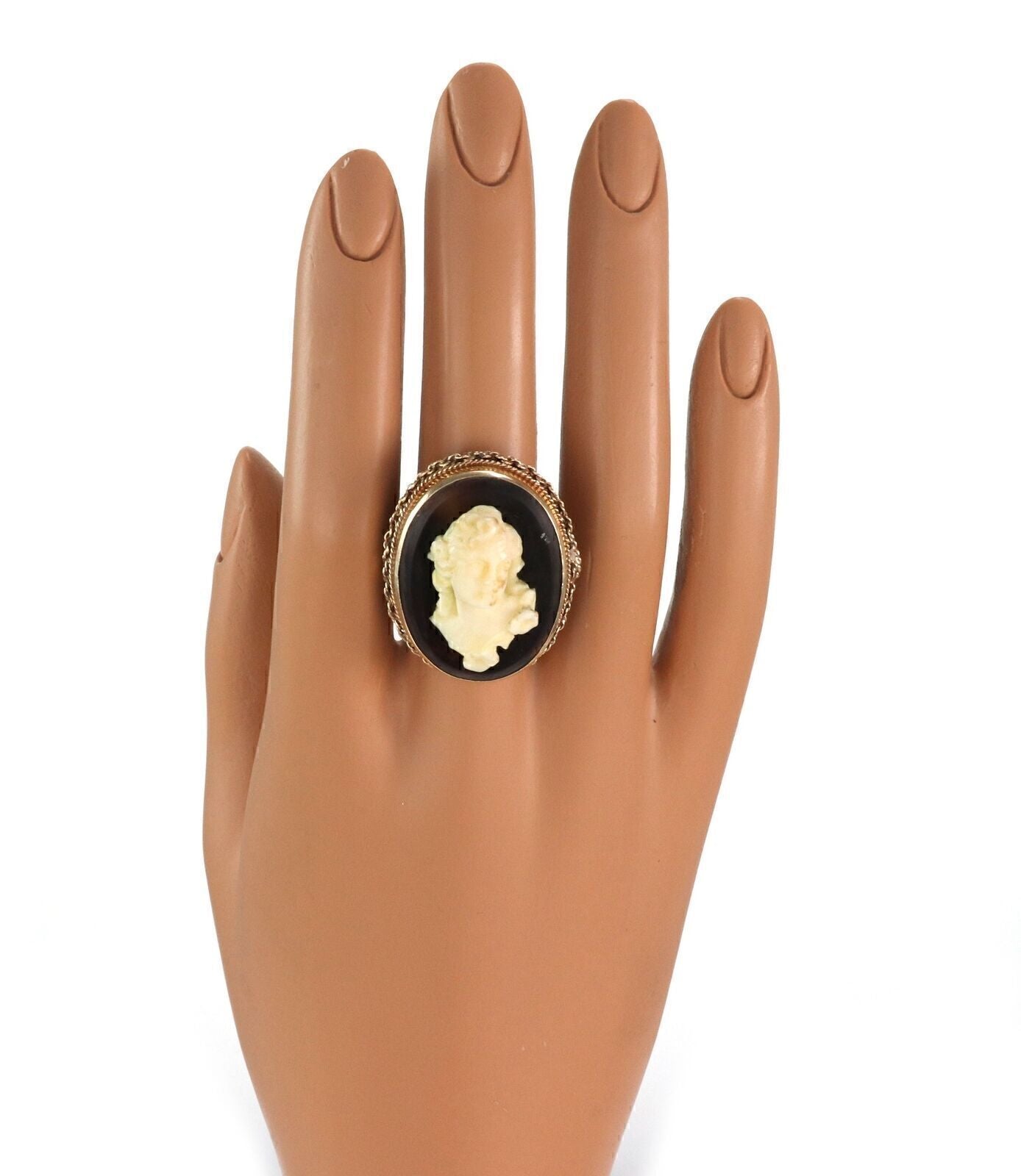 Carved Woman Cameo 14k Yellow Gold Oval Ring - Size 6