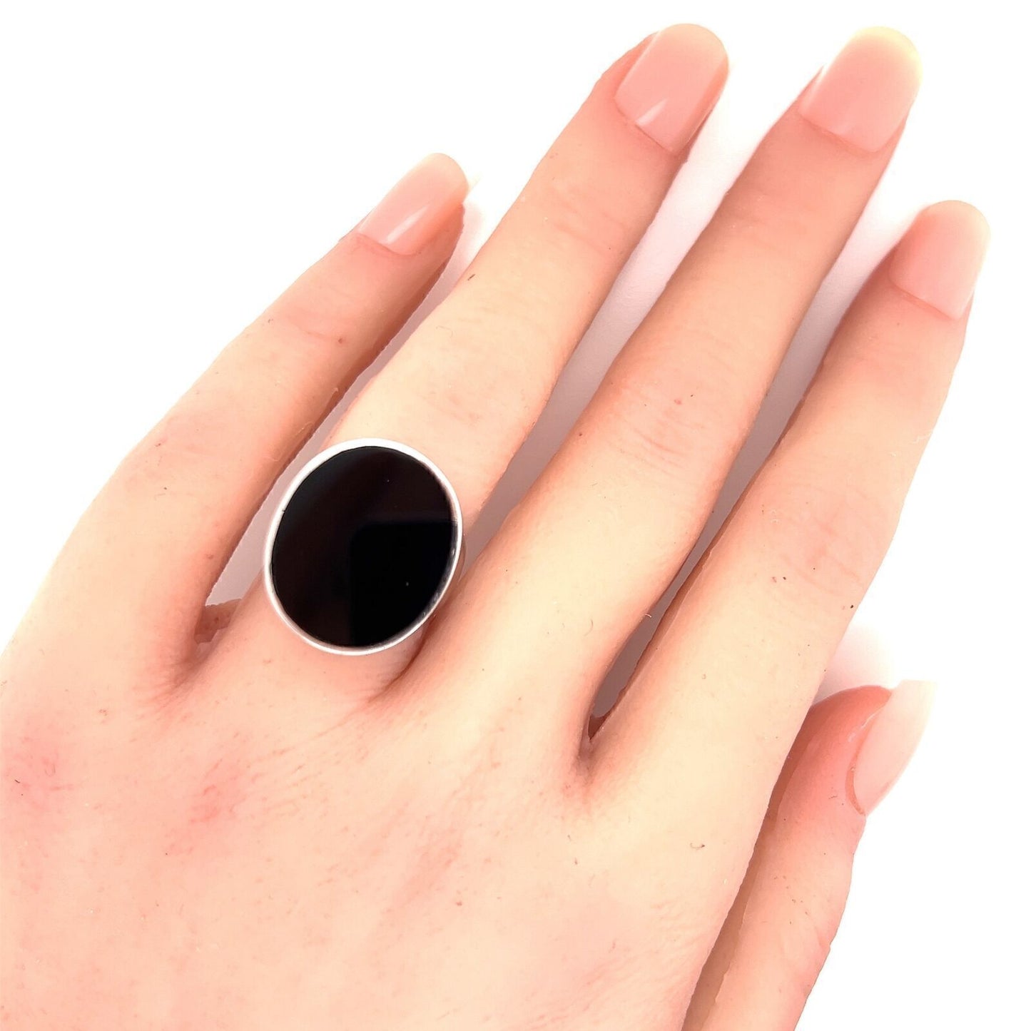 Gucci Oval Onyx 18k White Gold Ring - Size 6