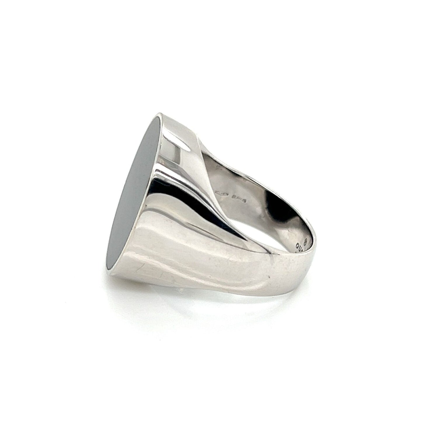 Gucci Oval Onyx 18k White Gold Ring - Size 6