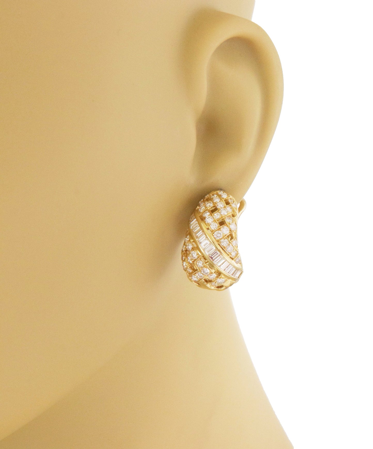 Tiffany & Co. Vannerie Diamond 18k Yellow Gold Basket Dome Clip On Earrings