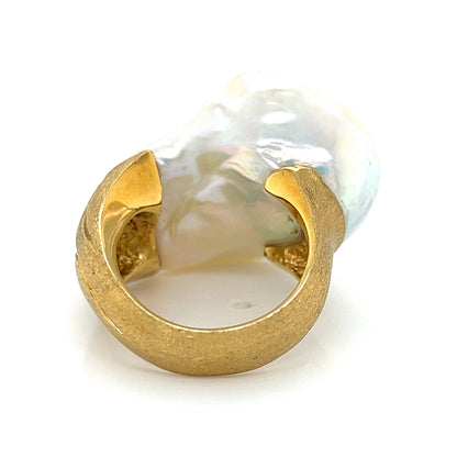 Yvel Satin Sea Baroque Freshwater Pearl 18k Yellow Gold Ring