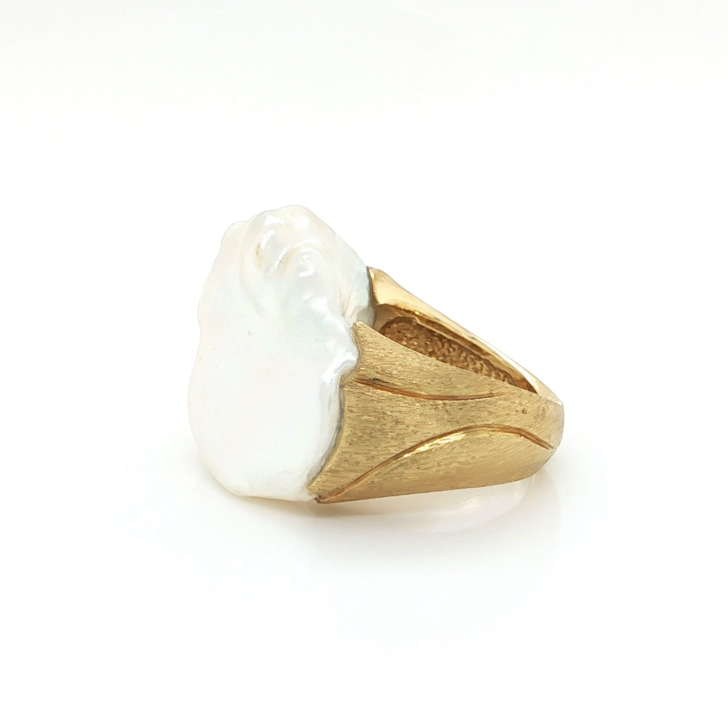 Yvel 18k Yellow Gold Satin Sea Baroque Freshwater Pearl Ring Size 6
