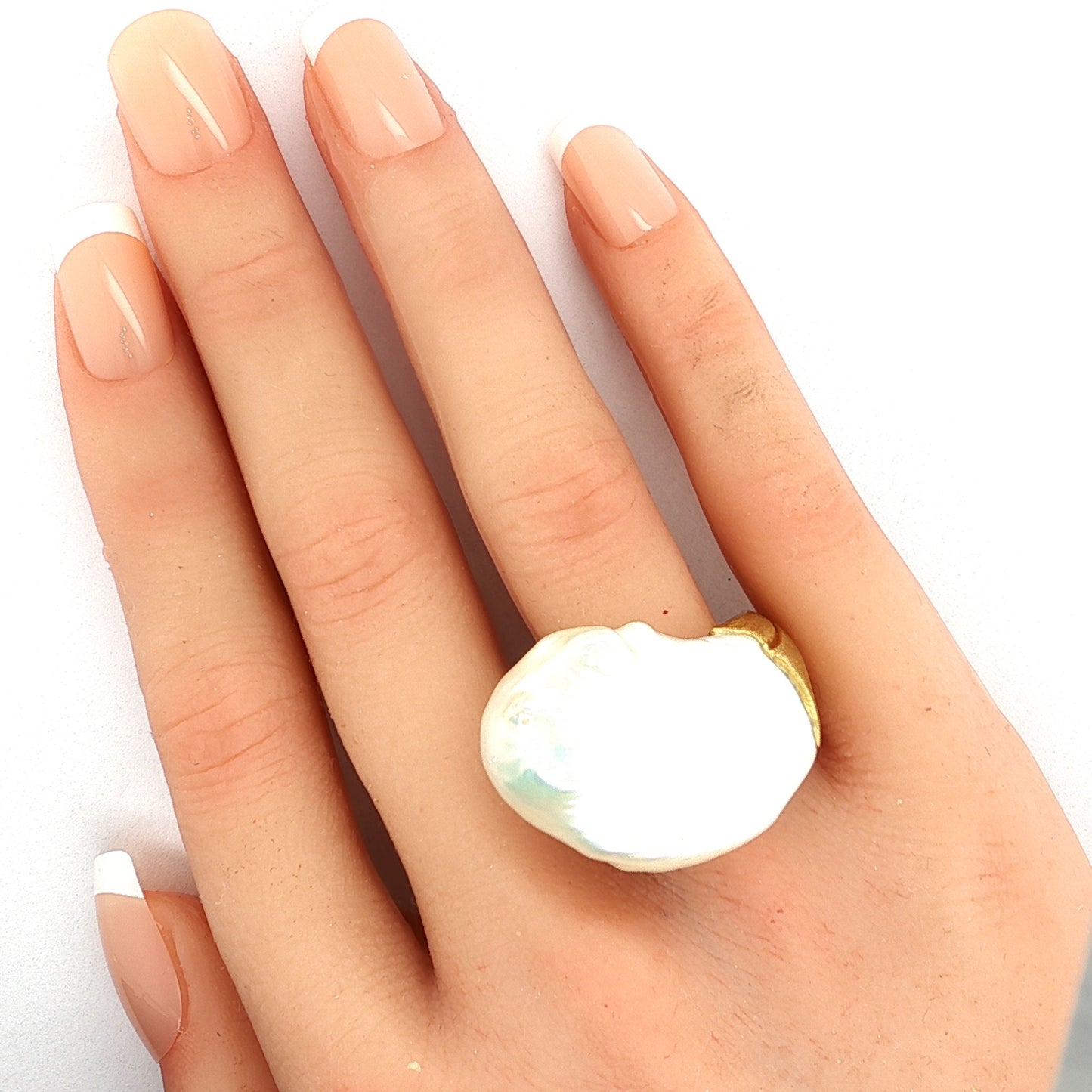 Yvel 18k Yellow Gold Satin Sea Baroque Freshwater Pearl Ring Size 6