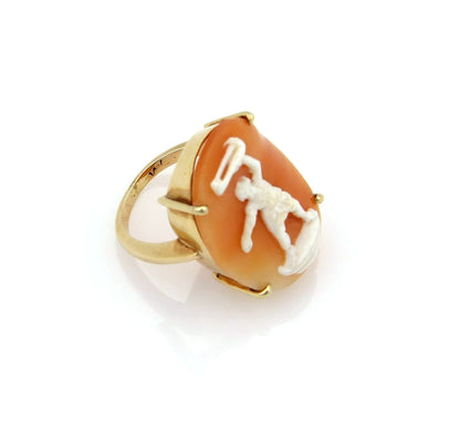 Shell Cameo Figure 14k Yellow Gold Oval Top Ring