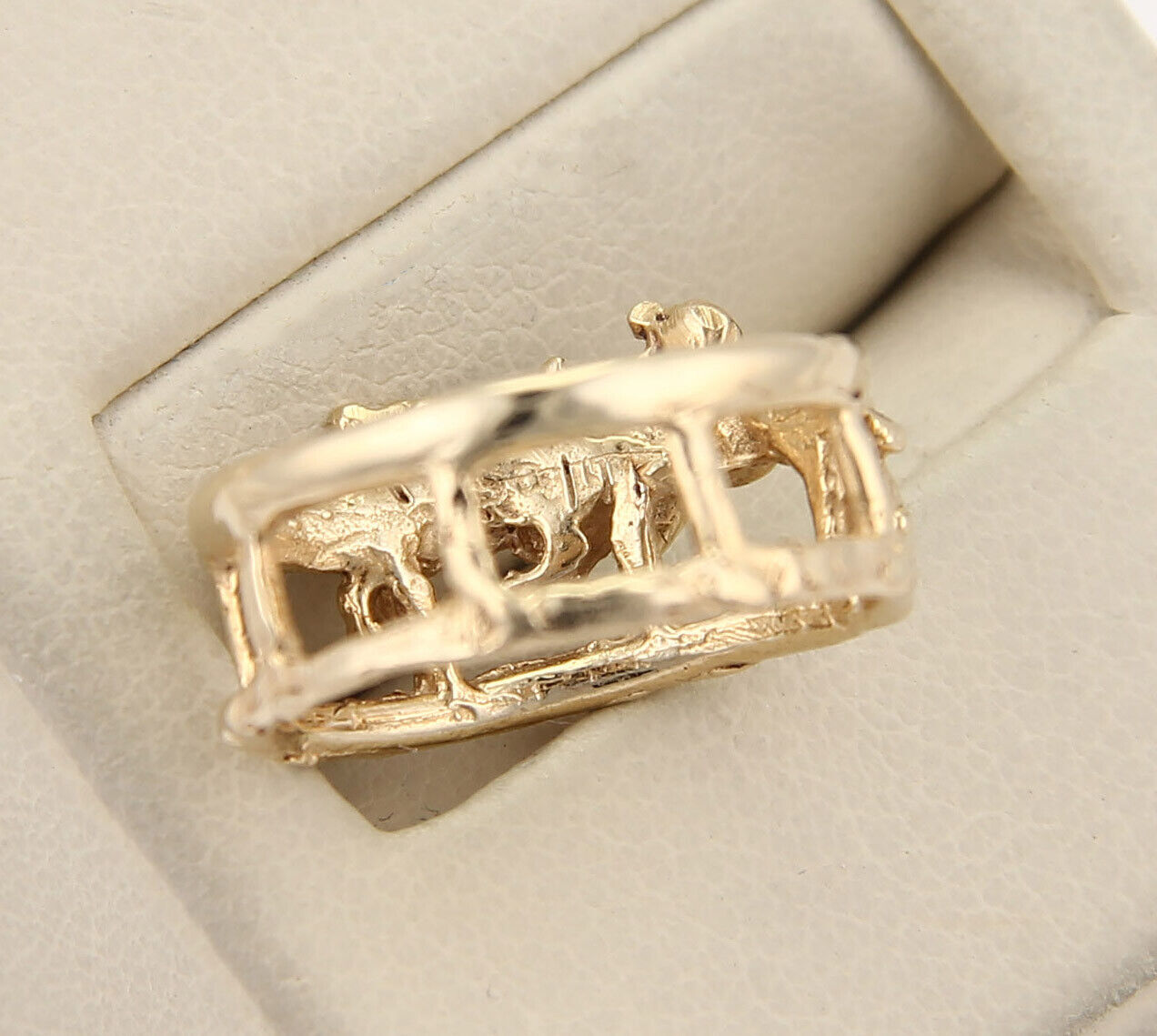 Lisa Perry Jockey & Horse 14k Yellow Gold Band Ring Size 4