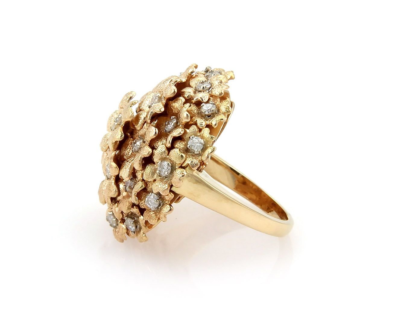 Diamonds Cluster Tremblant Floral Large Round Top 18k Gold Ring - Size 7