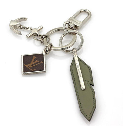 Louis Vuitton Silver Tone Leather Monogram Bag Charms Key Holder | Collectible Gifts | catalog, Collectible, Designer Jewelry, keychains | Louis Vuitton